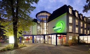 Die Vorderansicht des HOTELS ambiente Am Kurpark Bad Wilsnack. Copyright: ambiente Wellness Hotel group GmbH & Co. KG.